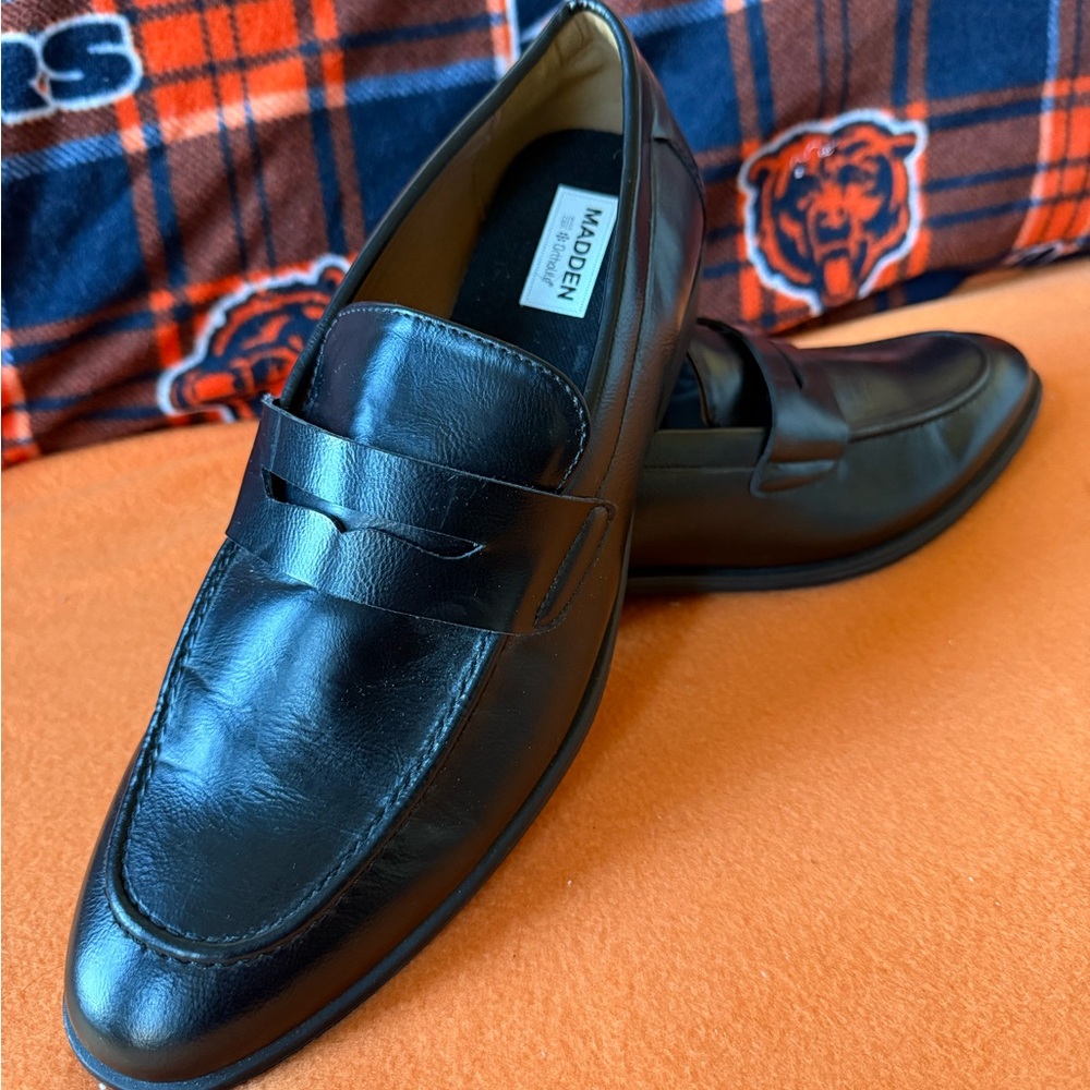 Steve Madden Classic Black Leather Loafers